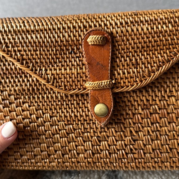 ❤️ ULU THE LABEL woven crossbody bag ❤️ - Picture 2 of 6